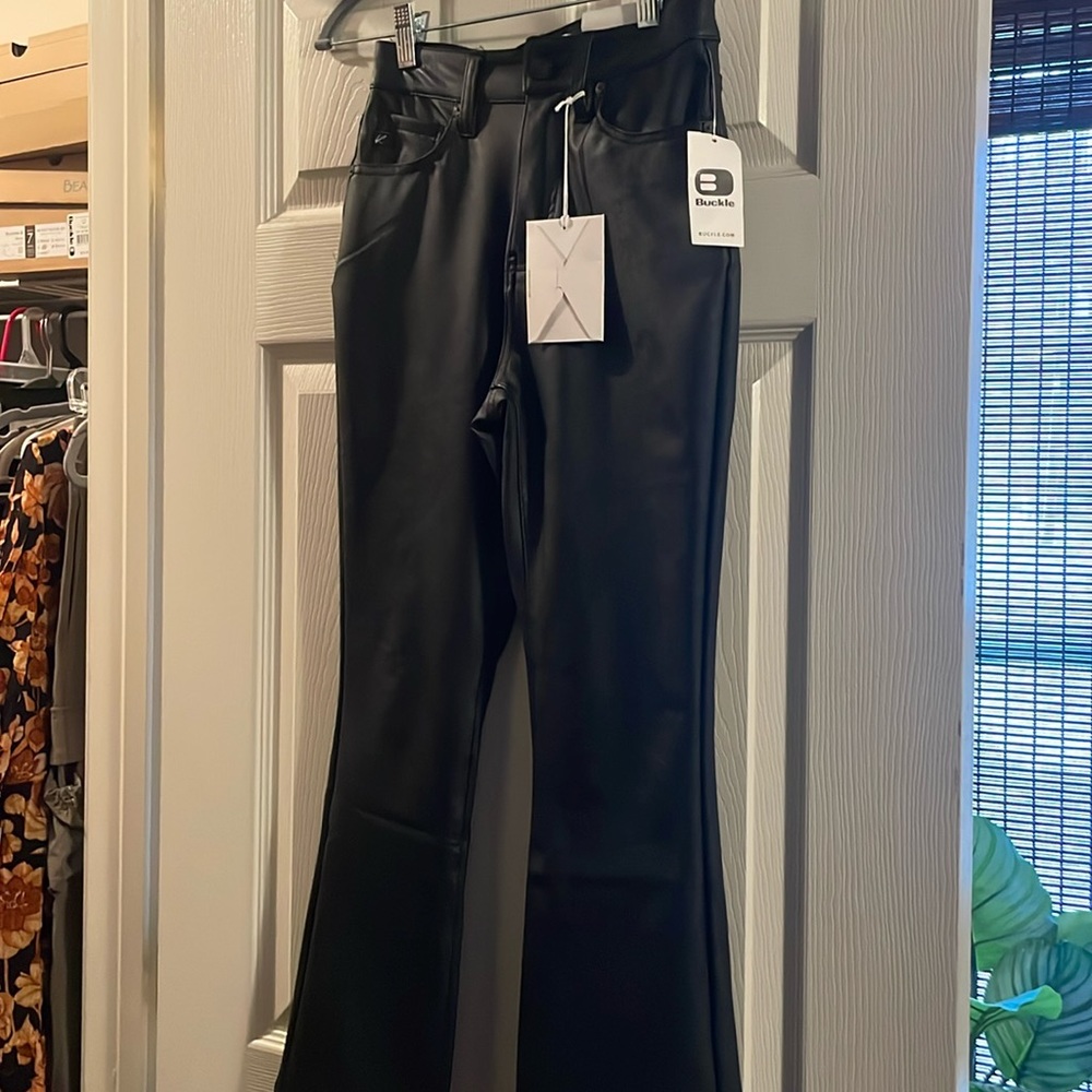 NWT KanCan Cropped Flare